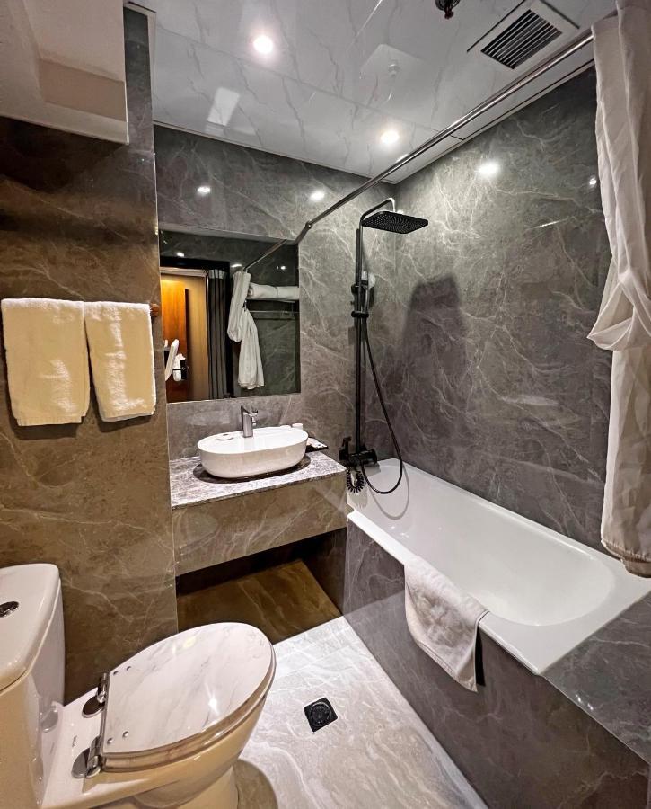 Hennessy Hotel Hong Kong Extérieur photo