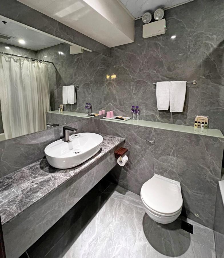 Hennessy Hotel Hong Kong Extérieur photo